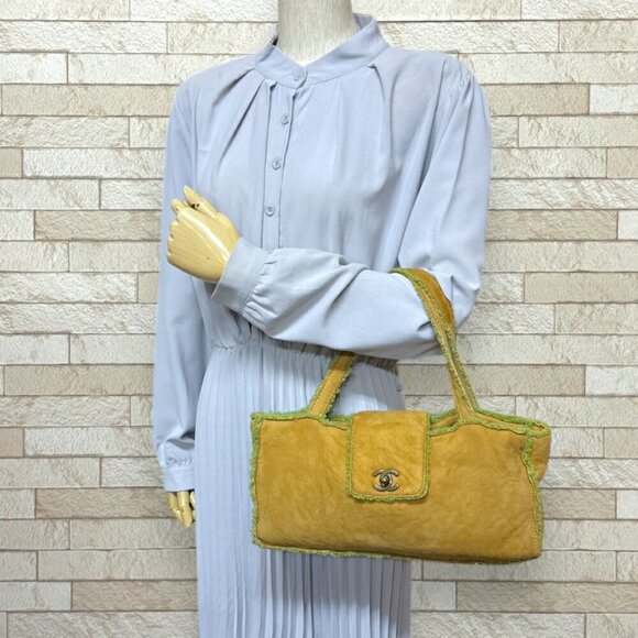 CHANEL Brown Bag - Picture 2 of 14